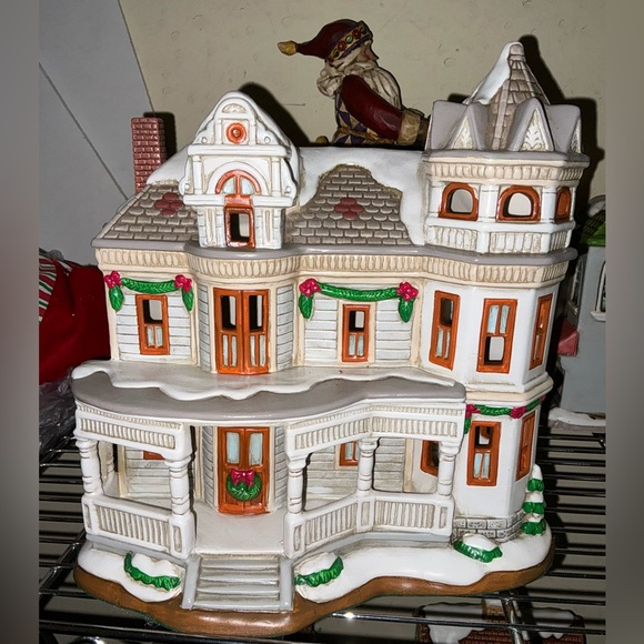 Lefton Colonial Christmas Village Sir George's Manor 1997 *Retired* - Picture 3 of 12